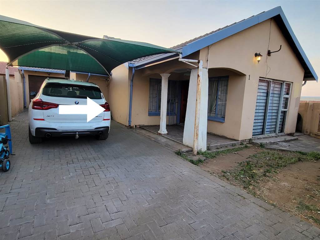 5 Bed House in Tlhabane photo number 10