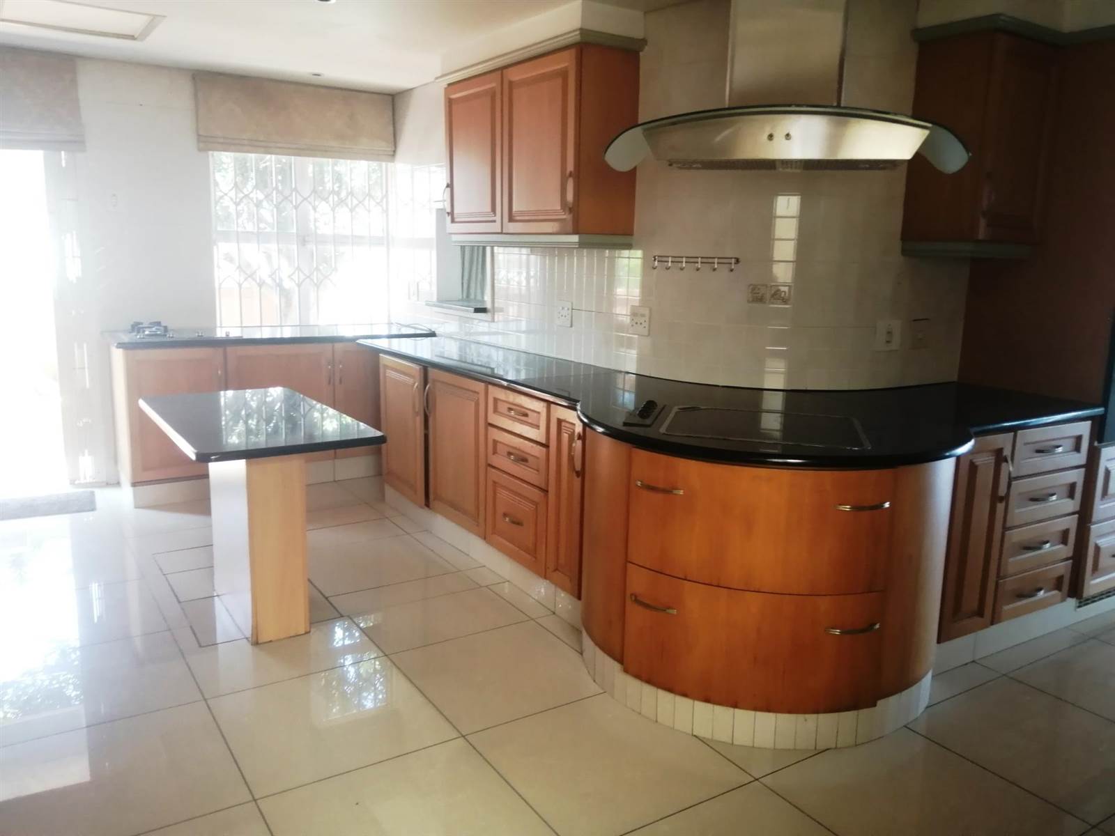 4 Bed Townhouse in Musgrave photo number 3