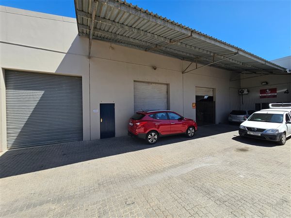 470  m² Industrial space in Strand Central