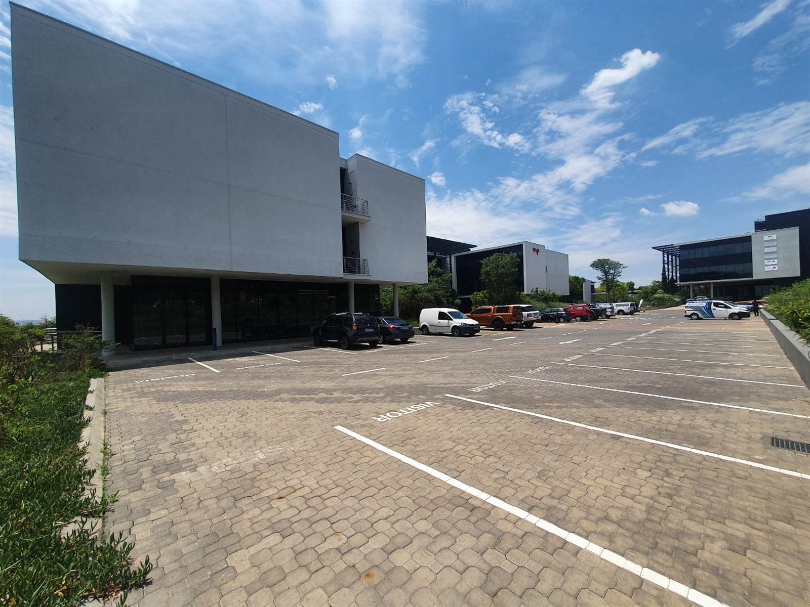 636  m² Commercial space in Bryanston photo number 1