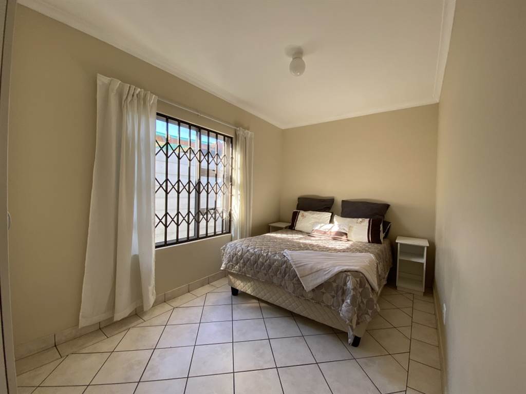 2 Bed Townhouse in Muizenberg photo number 10