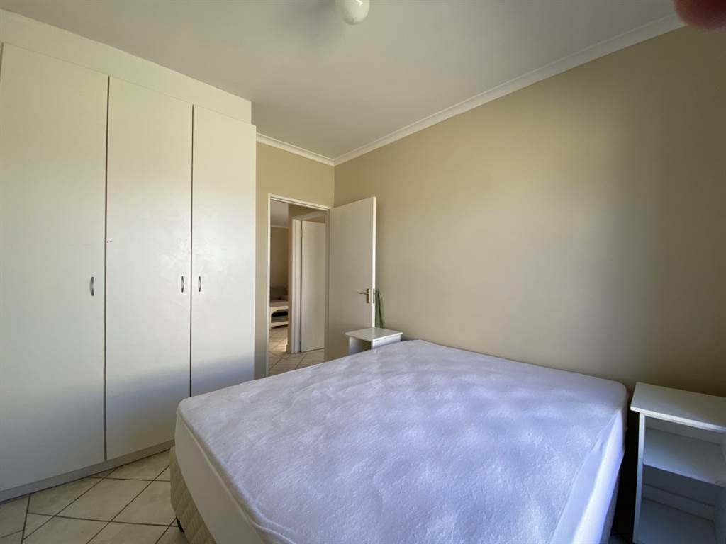 2 Bed Townhouse in Muizenberg photo number 13