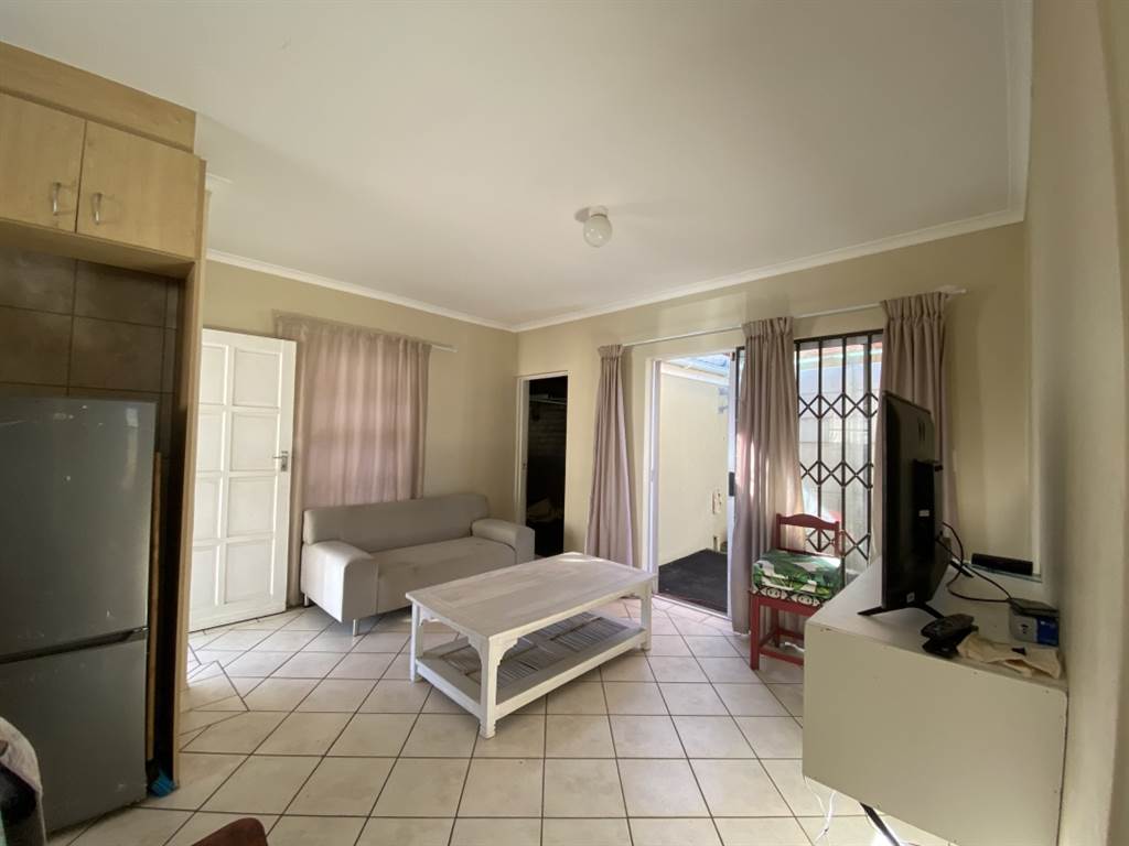 2 Bed Townhouse in Muizenberg photo number 5
