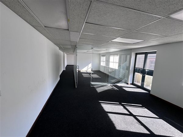 1 500  m² Office Space