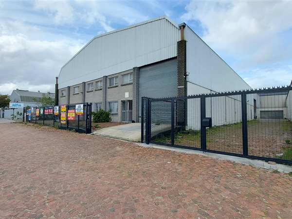 1 300  m² Industrial space