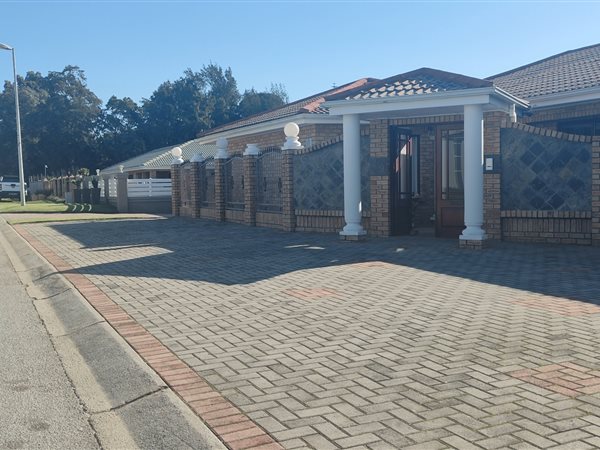 4 Bedroom House 4 Bedroom House
