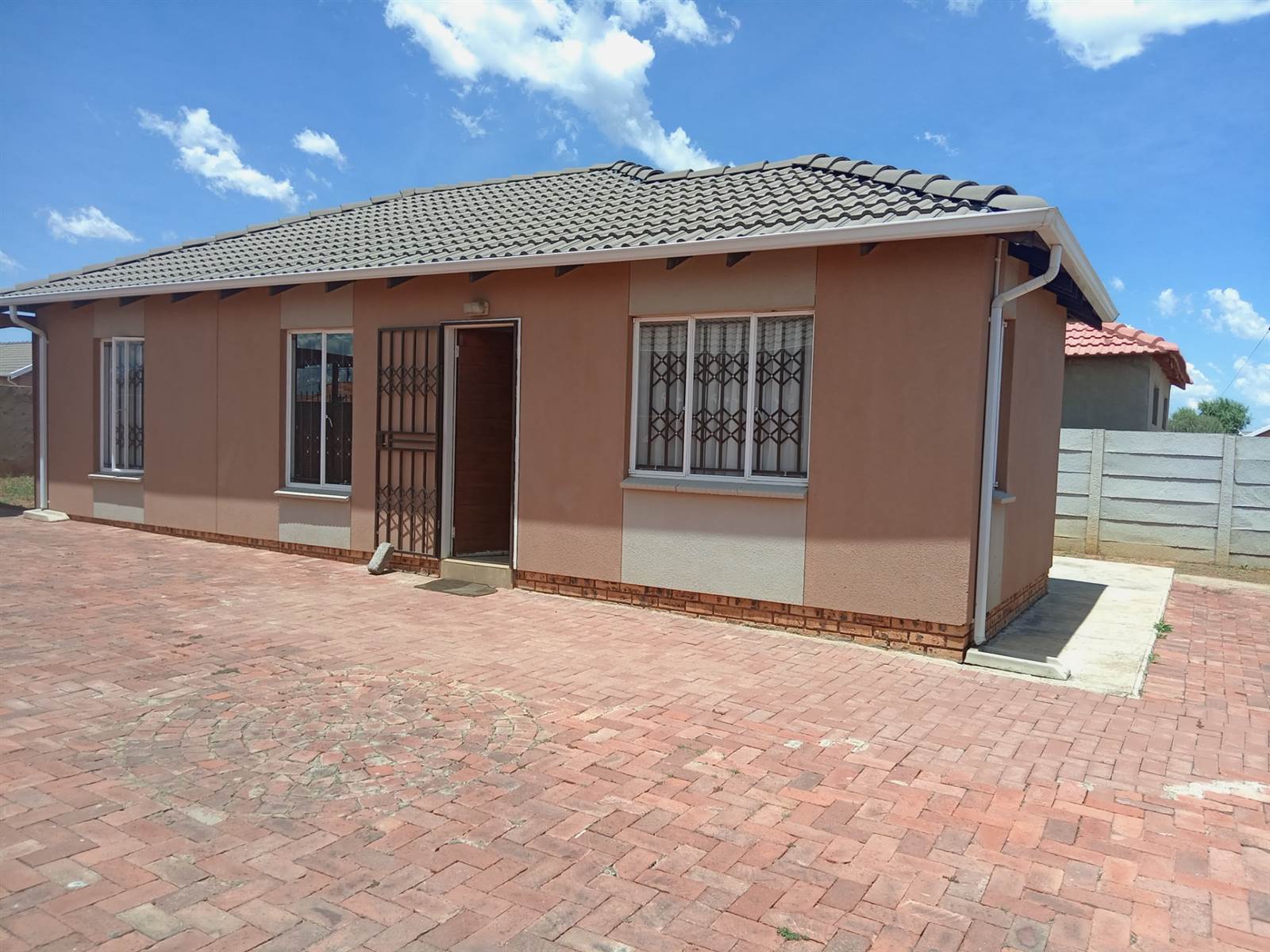 3 Bed House in Naturena photo number 3