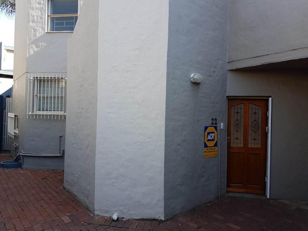 3 Bed Townhouse in Waterkloof Glen photo number 2