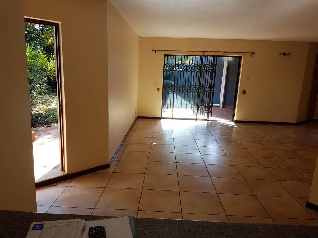 3 Bed Townhouse in Waterkloof Glen photo number 8