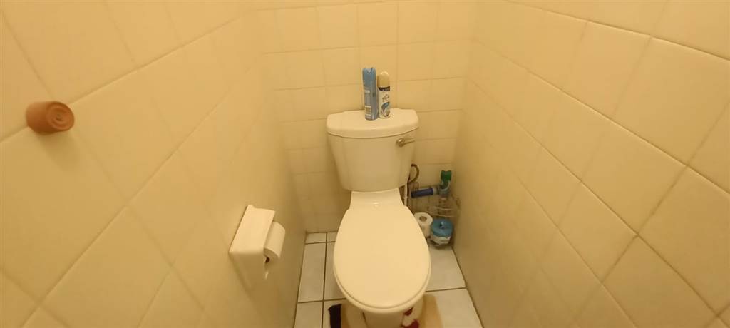 2 Bed Apartment in Wonderboom South photo number 11