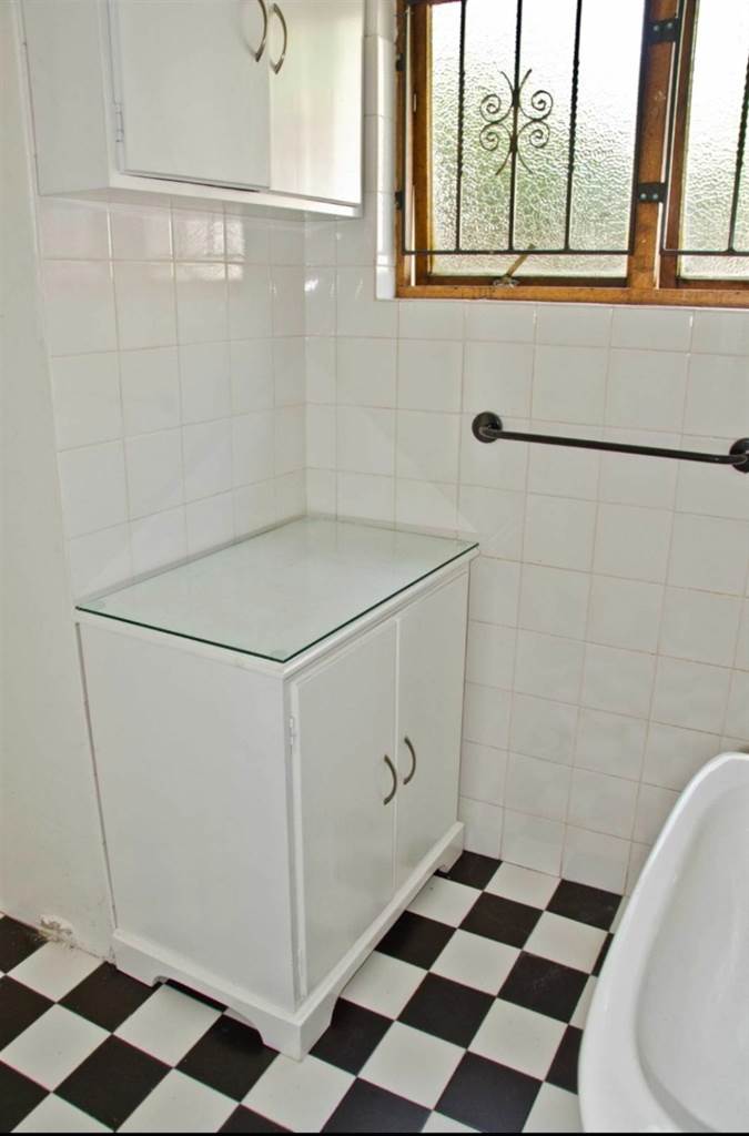 1 Bed Apartment in Melville photo number 9