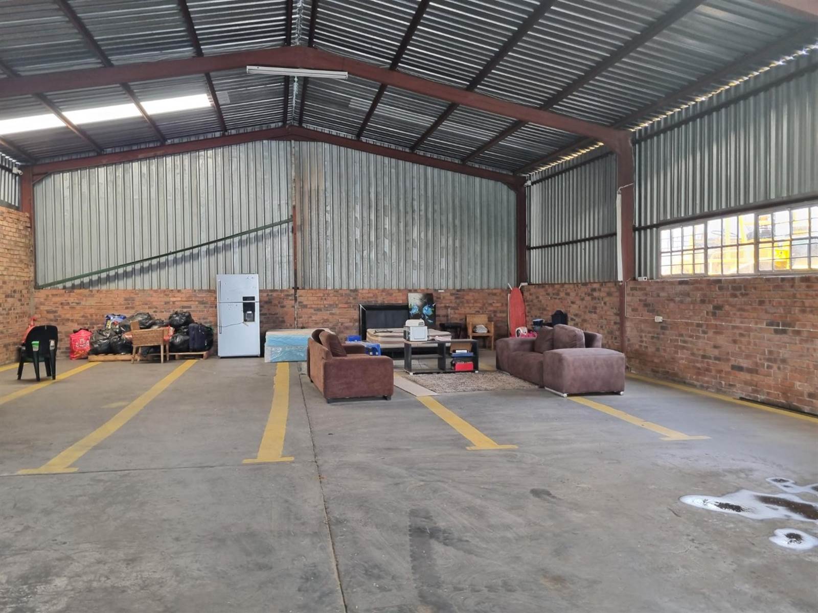 300  m² Industrial space in Hamilton photo number 9