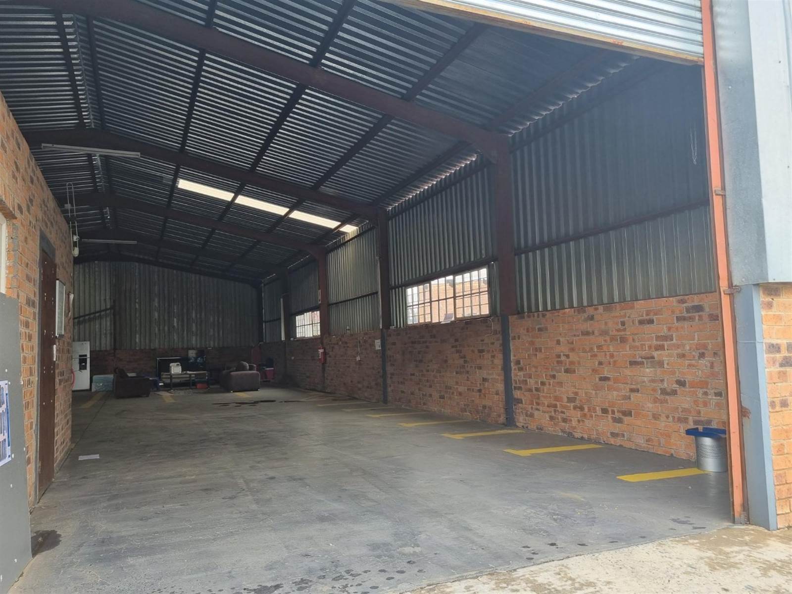 300  m² Industrial space in Hamilton photo number 4