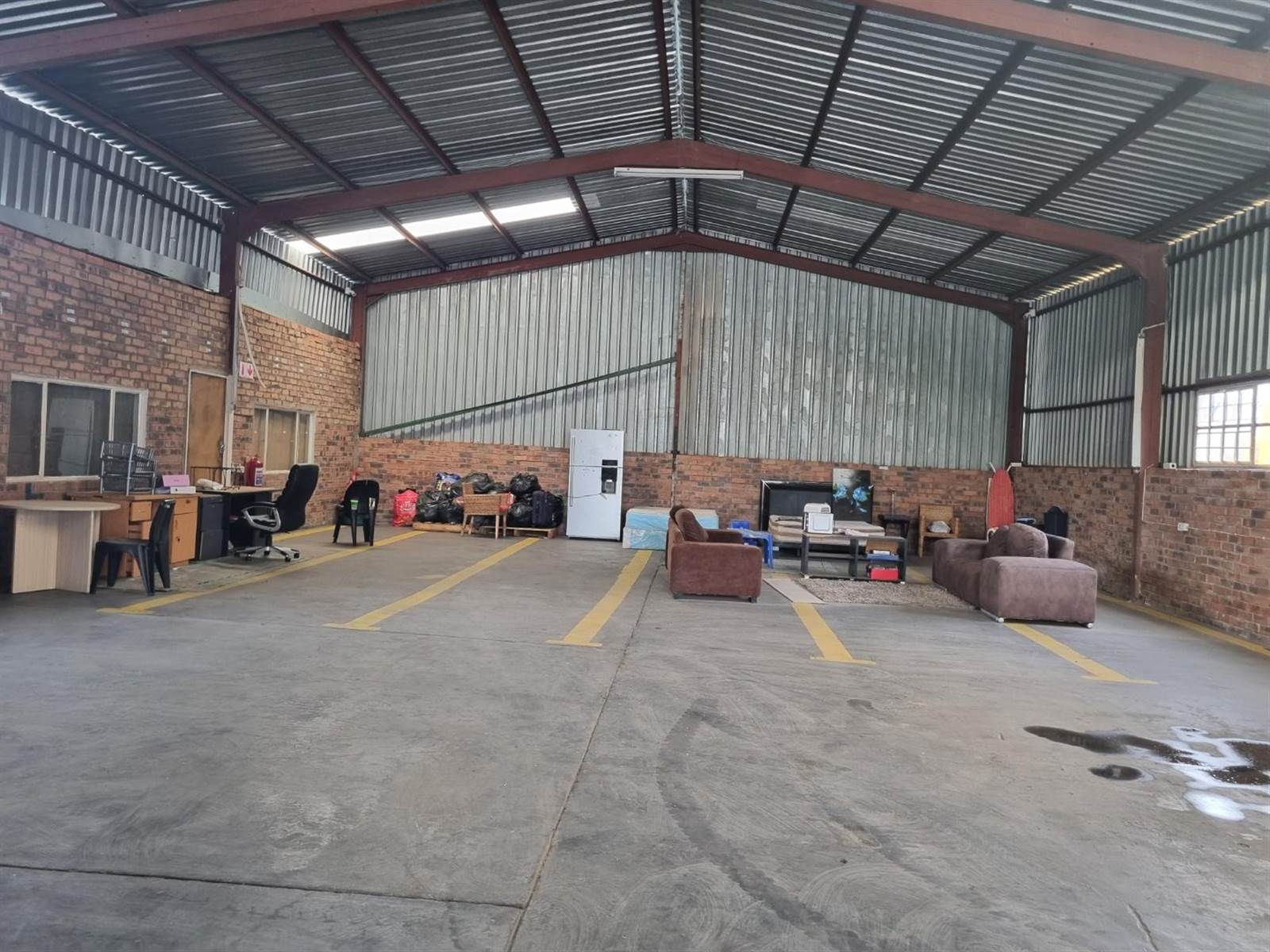 300  m² Industrial space in Hamilton photo number 6