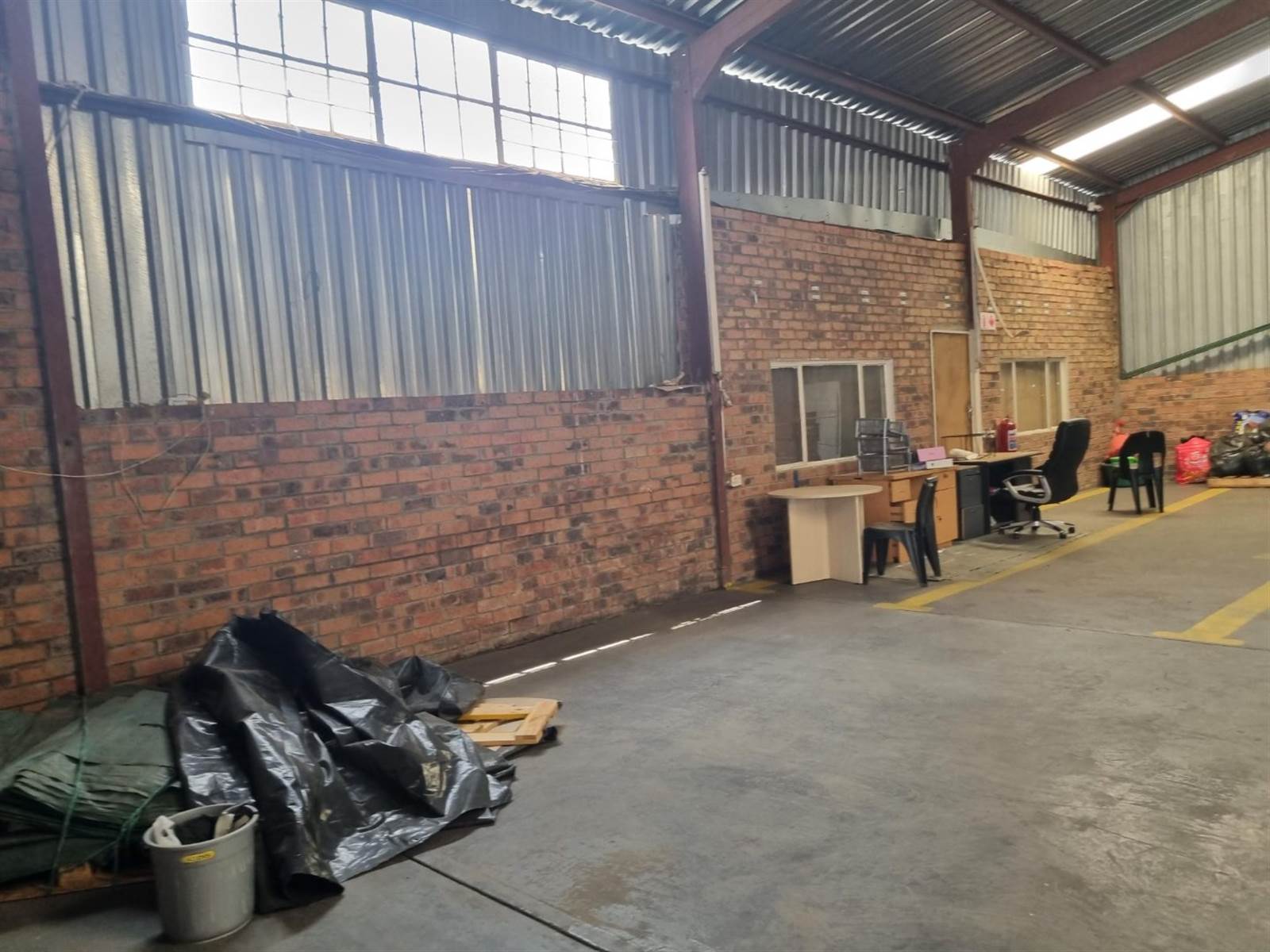 300  m² Industrial space in Hamilton photo number 8