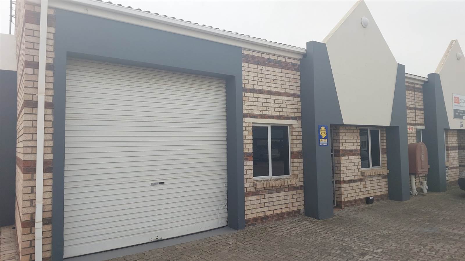 100  m² Commercial space in Walmer photo number 1