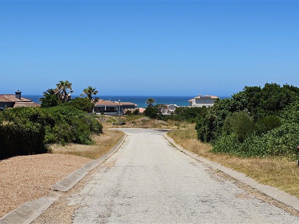 817 m² Land available in St Francis Bay