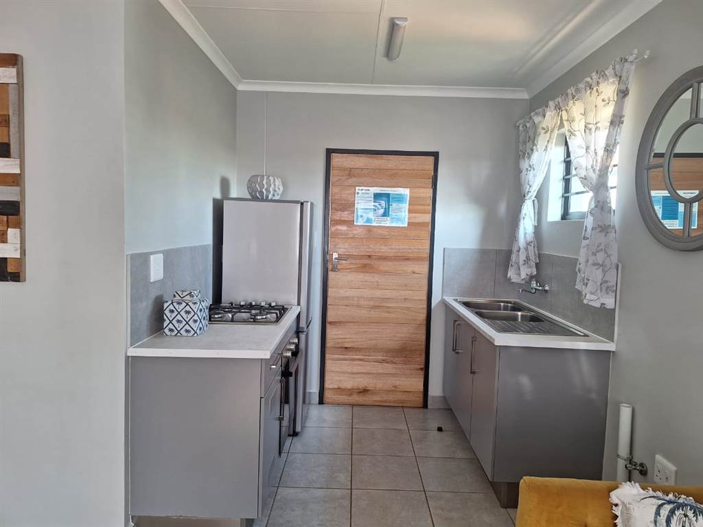 2 Bed House in Pimville photo number 6