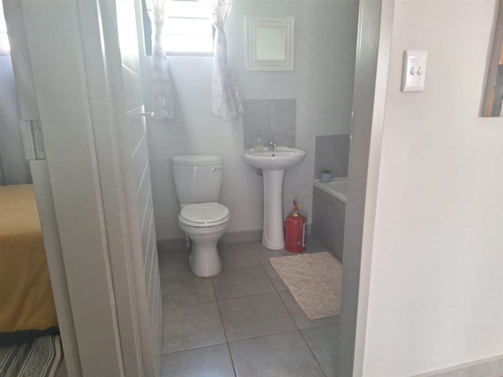 2 Bed House in Pimville photo number 12