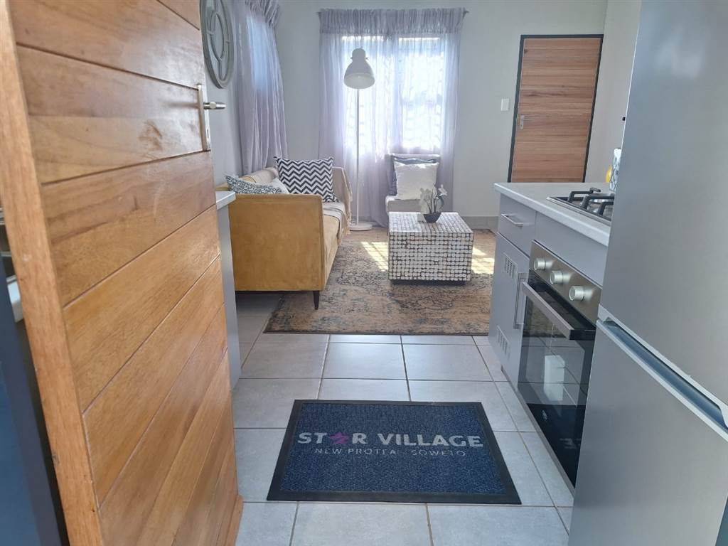2 Bed House in Pimville photo number 4