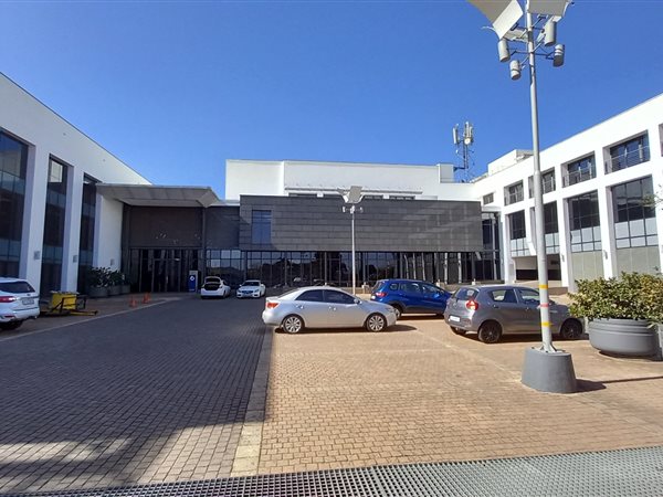 612  m² Commercial space