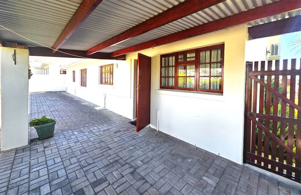 2 Bed House in Northern Paarl photo number 7
