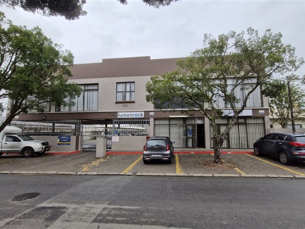 374  m² Commercial space