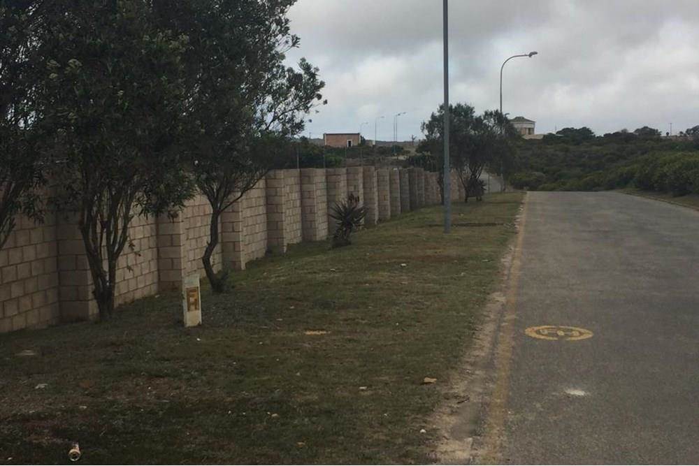 1250 m² Land available in Mossel Bay Central photo number 5