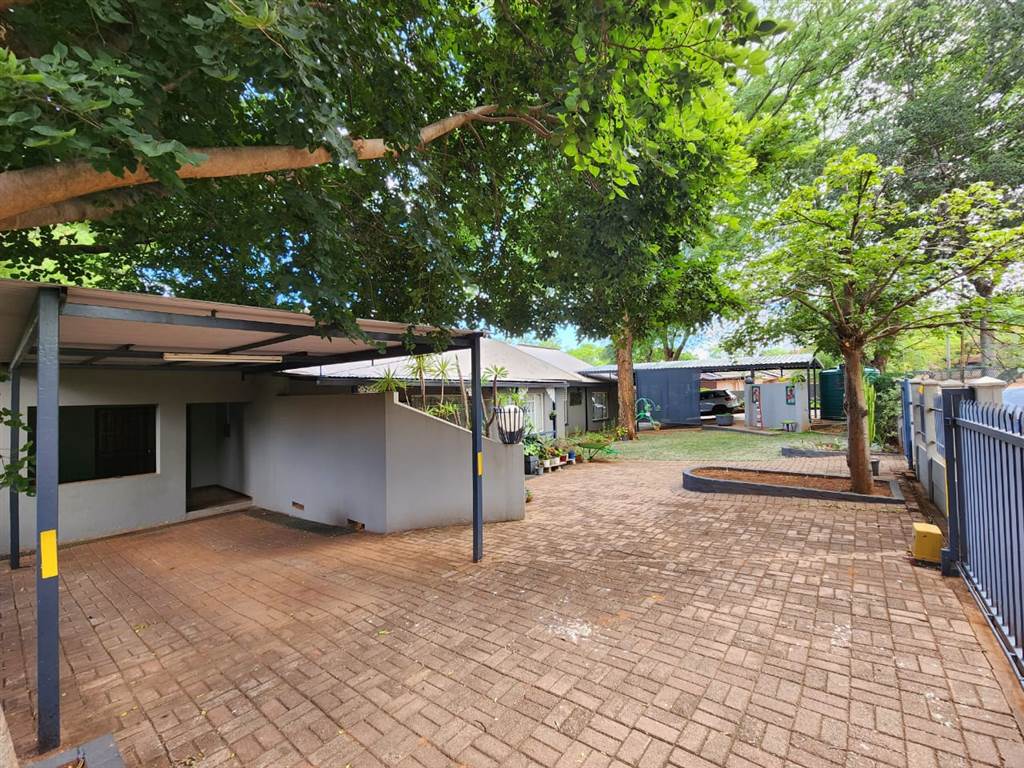 4 Bed House in Thabazimbi photo number 2
