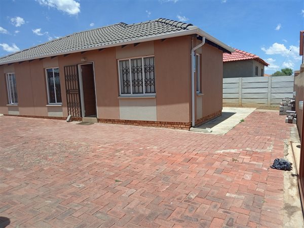 3 Bed House in Mondeor