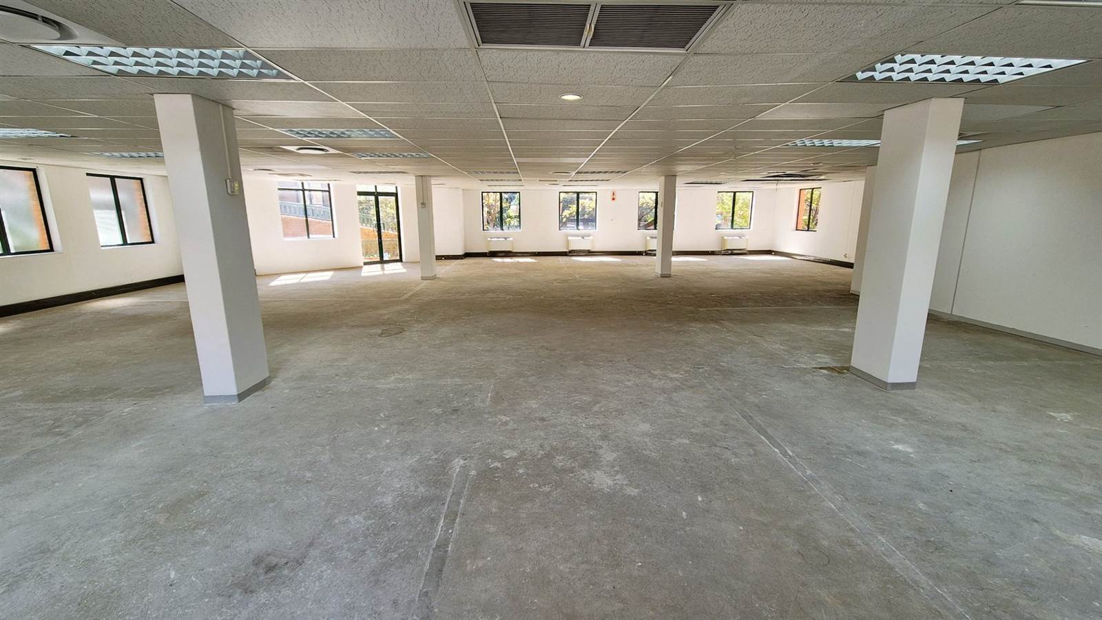 767  m² Office Space in Menlyn photo number 4