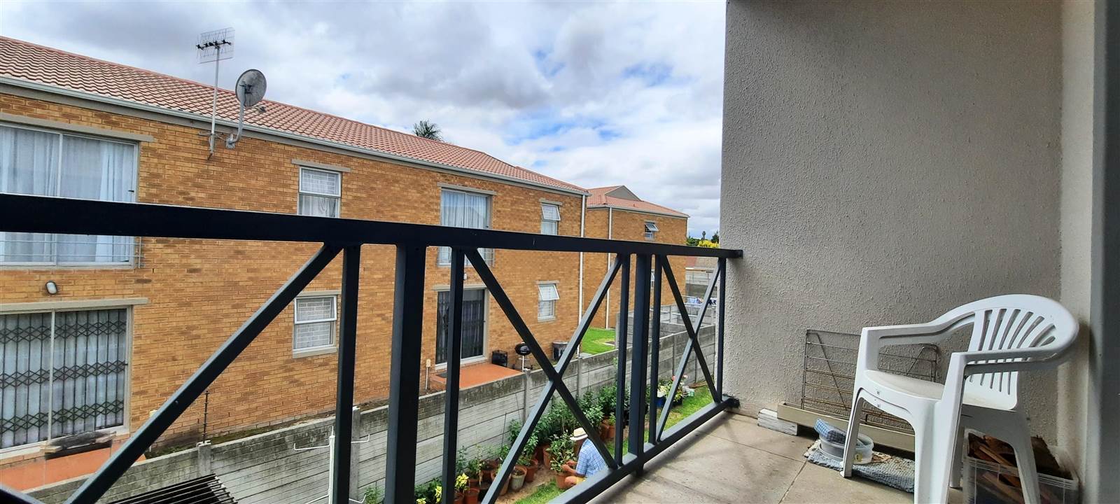 2 Bed Apartment in Vredekloof photo number 10