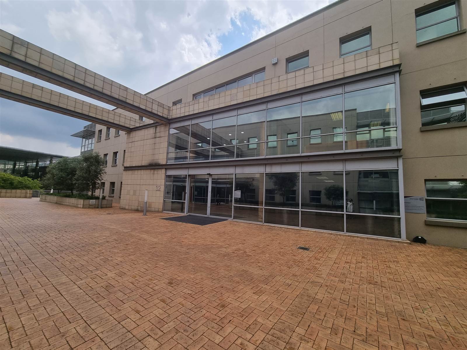 706  m² Commercial space in Woodmead photo number 1