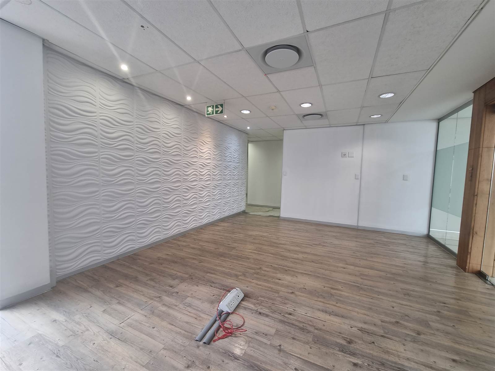 706  m² Commercial space in Woodmead photo number 2