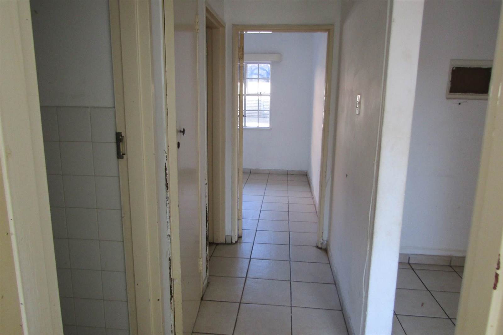 2 Bed Apartment in Rosettenville photo number 9