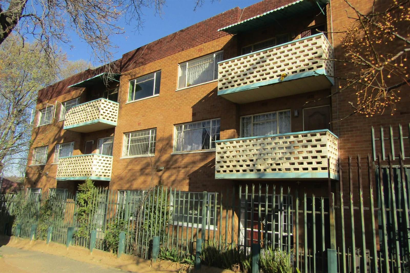 2 Bed Apartment in Rosettenville photo number 1