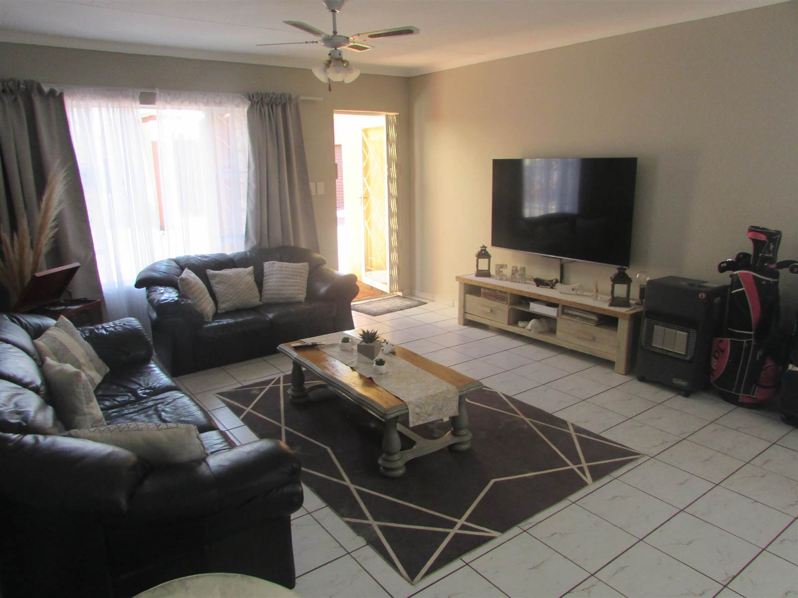 3 Bed Townhouse in Culemborg Park photo number 2