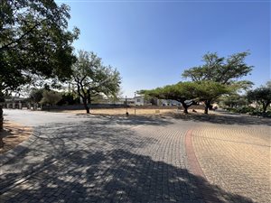 594 m² Land available in Carlswald North Estate