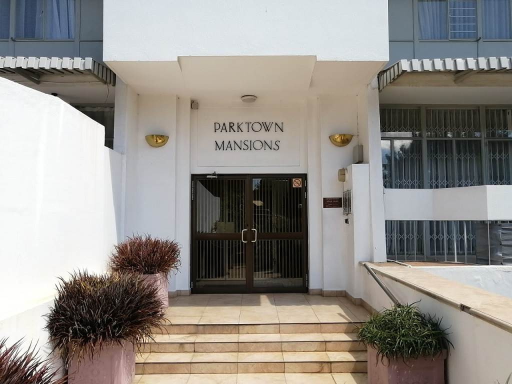1 Bed Apartment in Parktown photo number 6