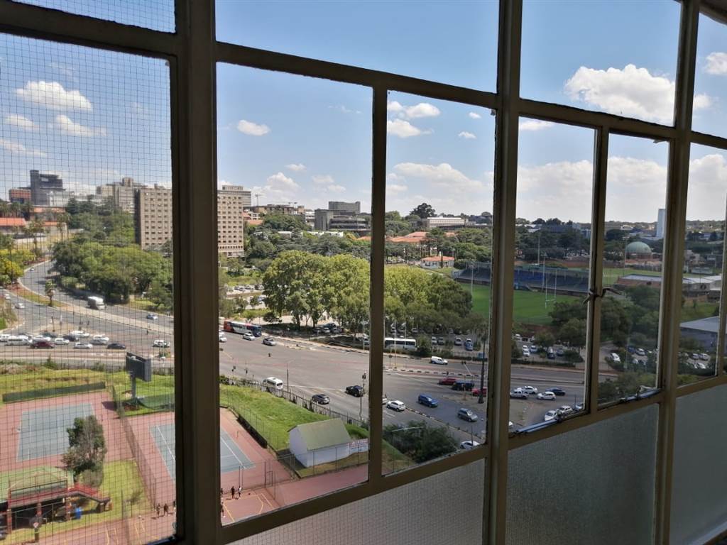1 Bed Apartment in Parktown photo number 29