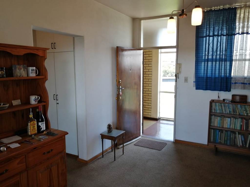 1 Bed Apartment in Parktown photo number 28