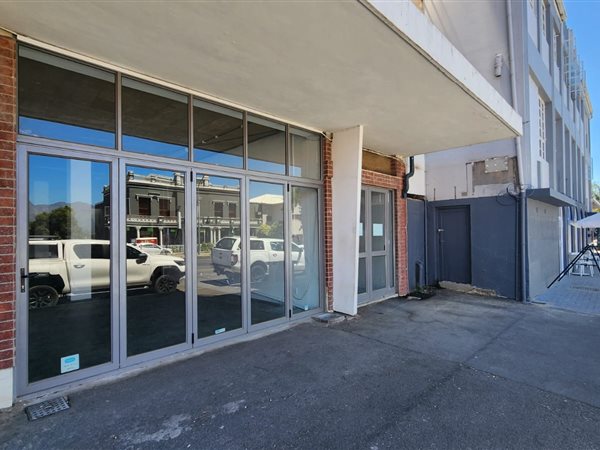 185  m² Commercial space