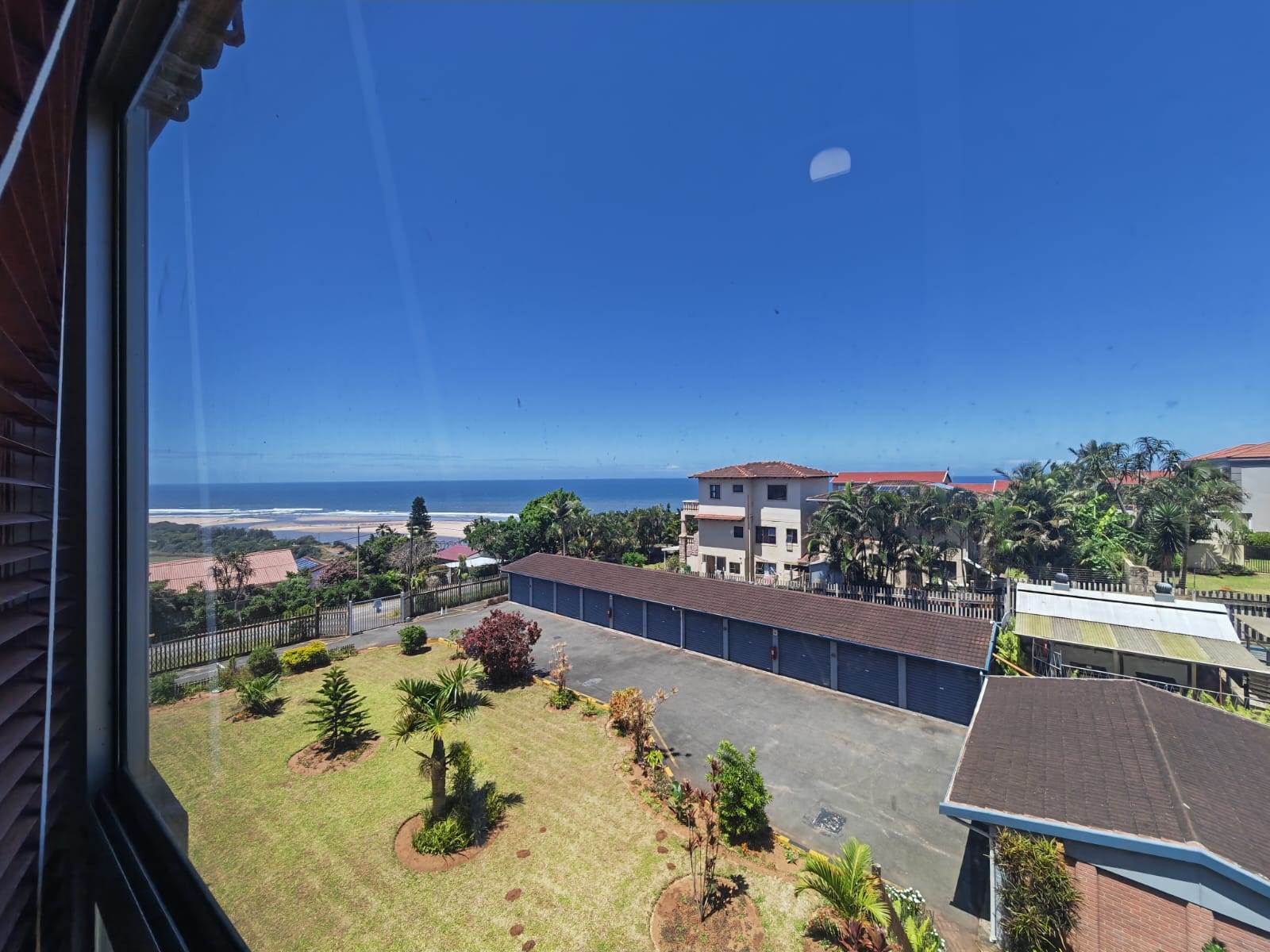 1 Bed Flat in Illovo Beach photo number 29