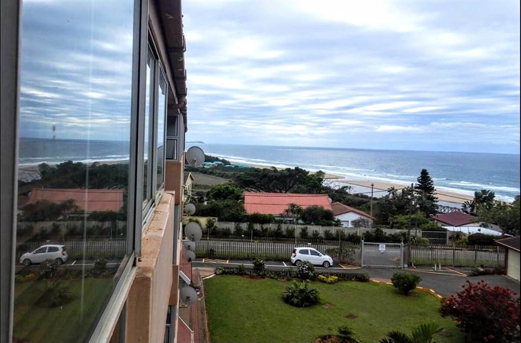 1 Bed Flat in Illovo Beach photo number 1