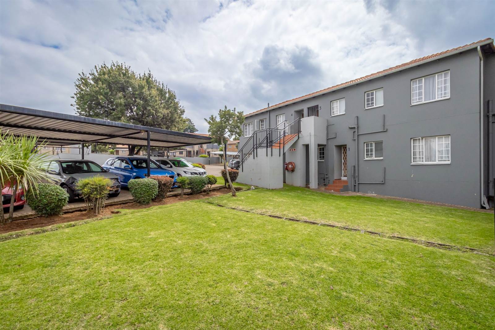 3 Bed Townhouse in Grobler Park photo number 14