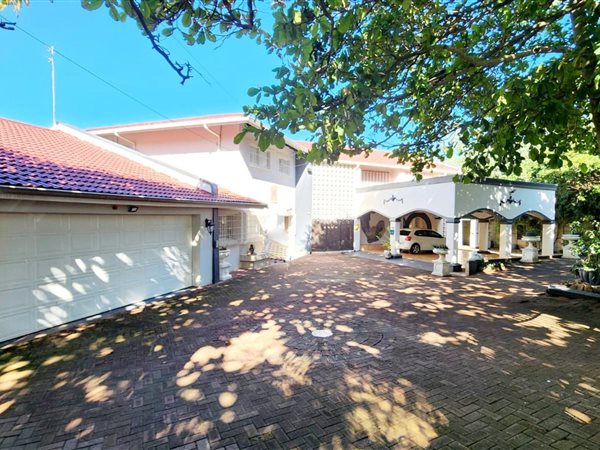6 Bed House in La Lucia