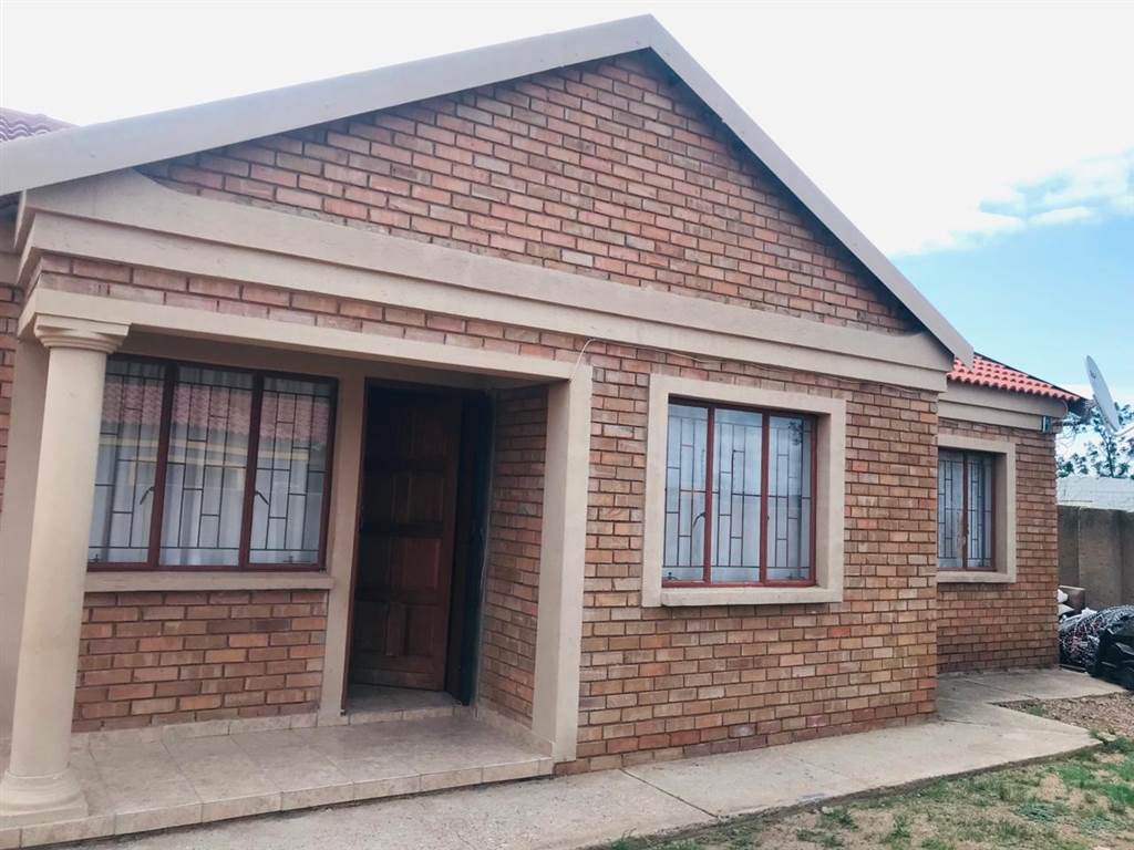3 Bed House in Lesedi Park photo number 11