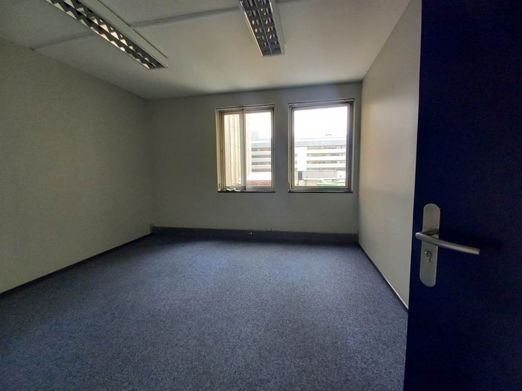 45  m² Office Space in Pretoria Central photo number 8