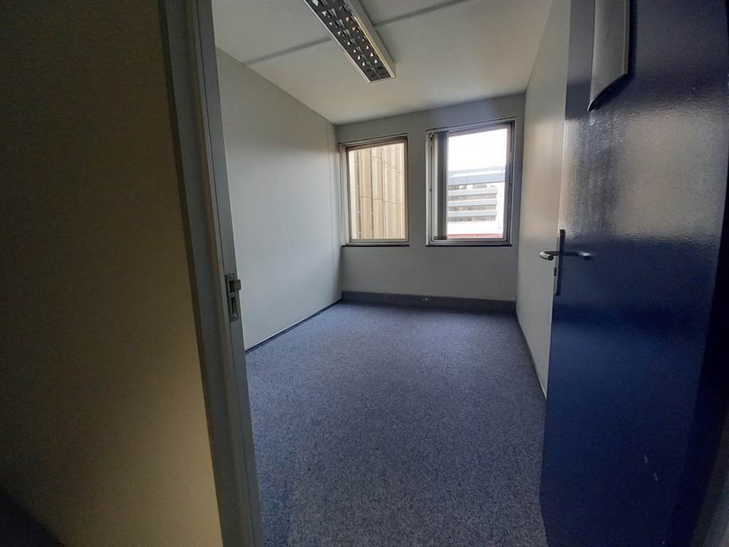 45  m² Office Space in Pretoria Central photo number 12