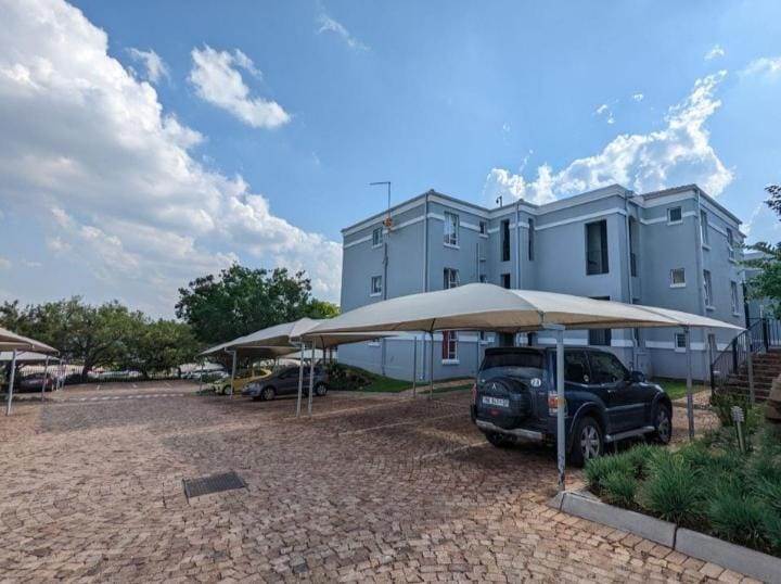 2 Bed Apartment in Northcliff photo number 29